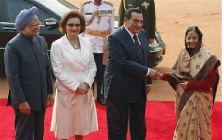 بھارت، مصر کے صدر حسنی مبارک کا دہلی پہنچنے پر بھارتی صدر ..
