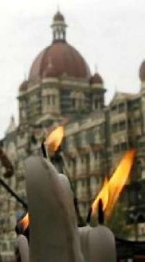 ممبئی،حالیہ دہشتگردی کے واقعہ کے بعد تاج ہوٹل کے سامنے امن ..