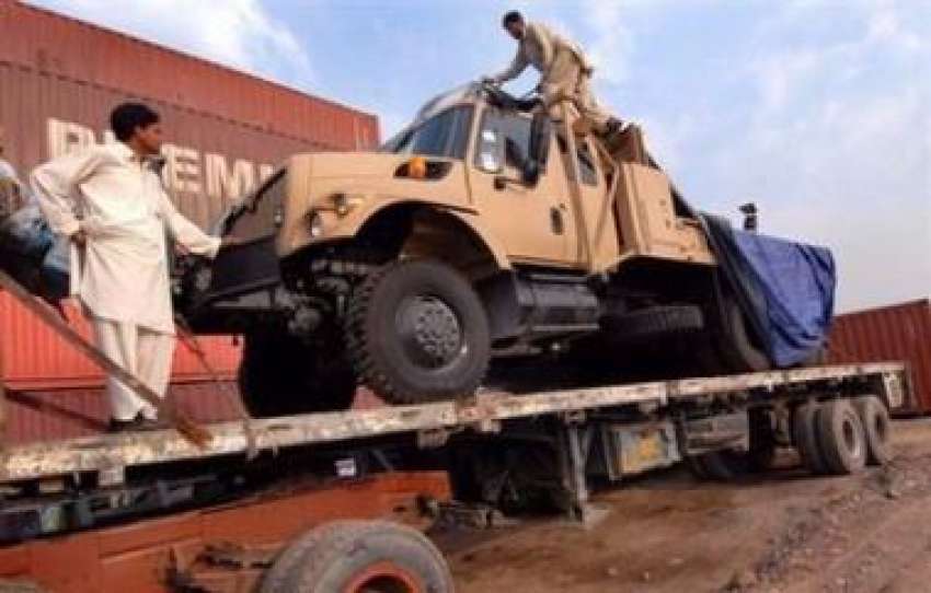 افغانستان،پاکستانی ورکرزنیٹوفورسزکو بھیجے جانے والے ٹرک ..