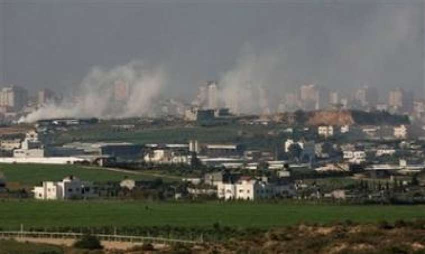 غزہ،اسرائیلی فوج کی وحشیانہ بمباری کے بعد دھویں کے بادل ..