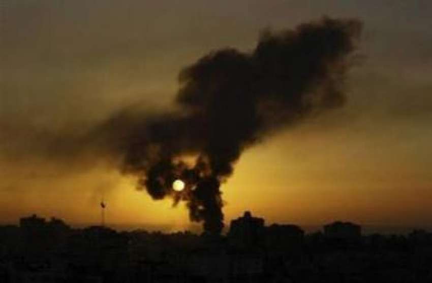 غزہ،اسرائیلی حملے کے بعد دھویں کے بادل اٹھ رہے ہیں۔