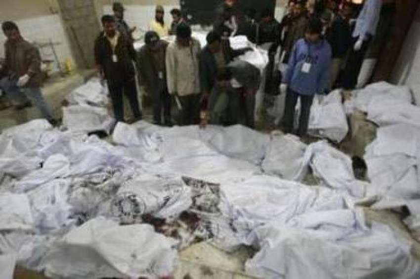 کراچی، آتشزدگی میں جھلسنے والوں کی تدفین سے قبل شناخت کی ..
