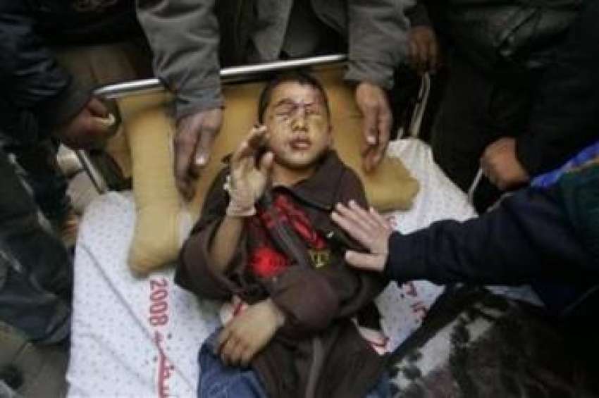 غزہ، اسرائیلی جارحیت کا شکار ہونے والے دس سالہ بچے کو ہسپتال ..