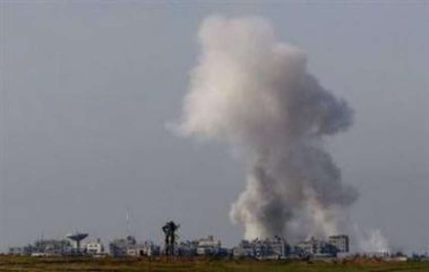 غزہ : اسرائیلی بمباری کے بعد شہر کی عمارتوں سے دھویں کے بادل ..