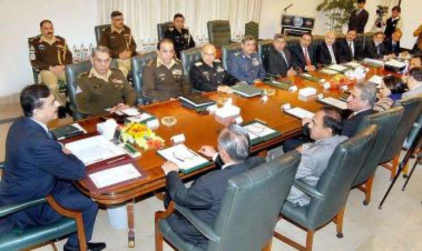 اسلام آباد: وزیر اعظم یوسف رضا گیلانی دفاعی کمیٹی کے اجلاس ..