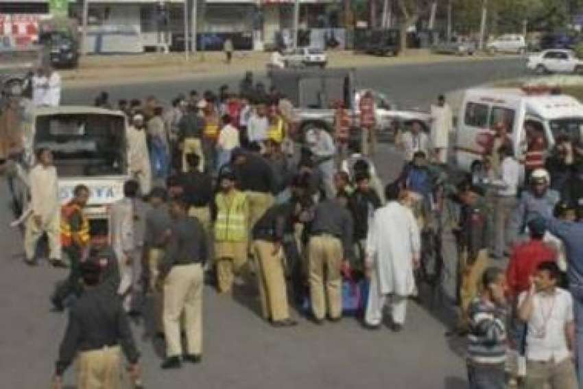 لاہور،پولیس اہلکار سری لنکن ٹیم پر حملے والی جگہ کا معائنہ ..