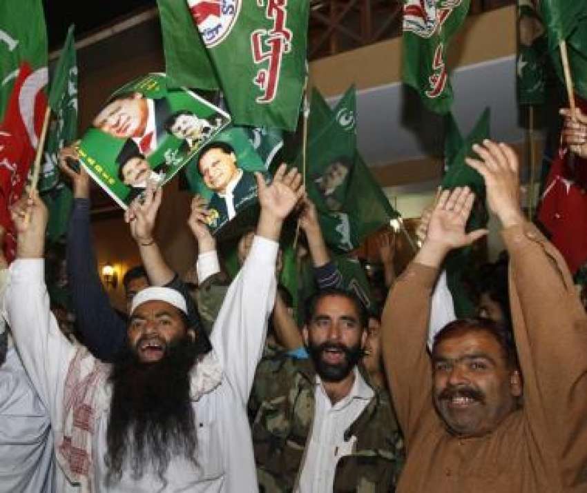 اسلام آباد،ن لیگ کے کارکن معزول چیف جسٹس کی بحالی کے اعلان ..