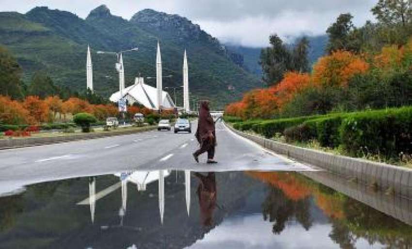 اسلام آباد،بارش کے بعد شاہ فیصل مسجد کا خوبصورت منظر۔