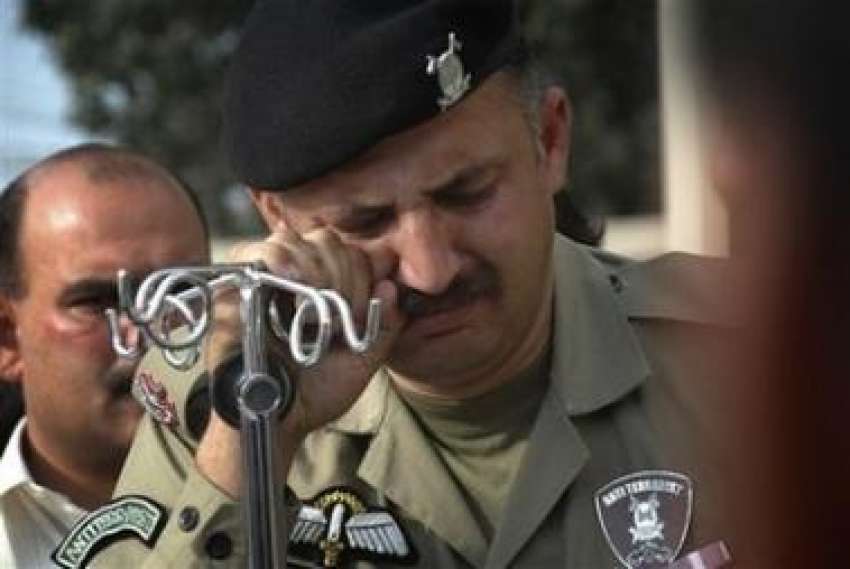 لاہور،سیکورٹی فورس کا ایک آفیسر مناواں پولیس ٹریننگ سینٹر ..