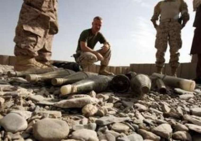 افغانستان: امریکی فوجی گولستان چھاؤنی میں مقامی لوگوں کی ..