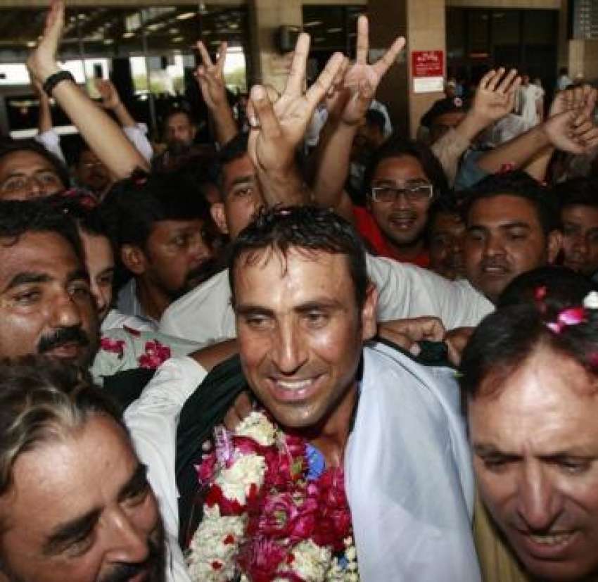 کراچی،عالمی کپ میں فتح کے بعد وطن واپس پہنچنے پر قومی ٹیم ..