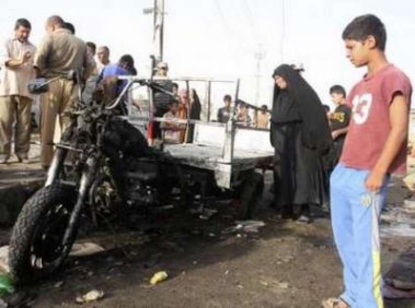 عراق: صدر سٹی کی مارکیٹ میں بم دھماکے کی جائے حادثہ پر ایک ..