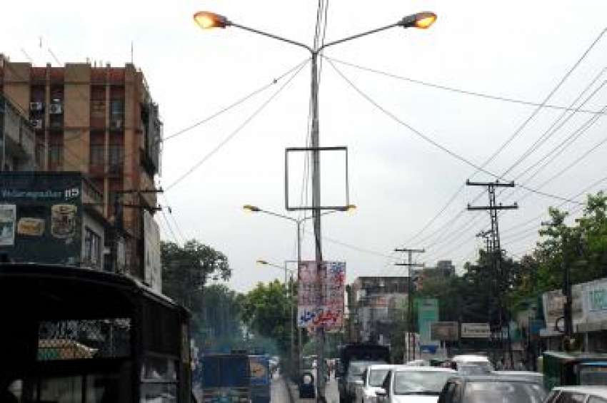 لاہور، بجلی کے شدید بحران کے باوجود دوپہر کے وقت کوئینز ..