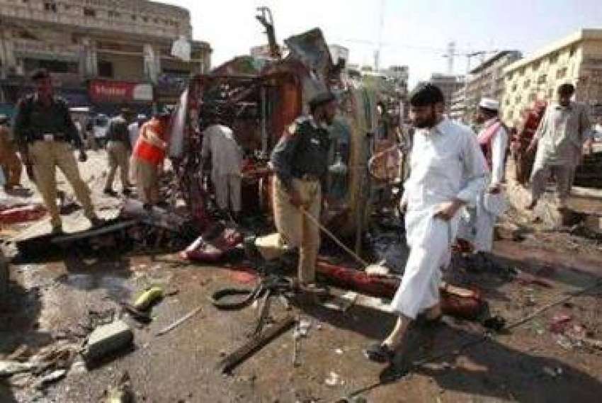 پشاور، خیبر بازار میں ہونیوالے بم دھماکے کی جگہ کا پولیس ..