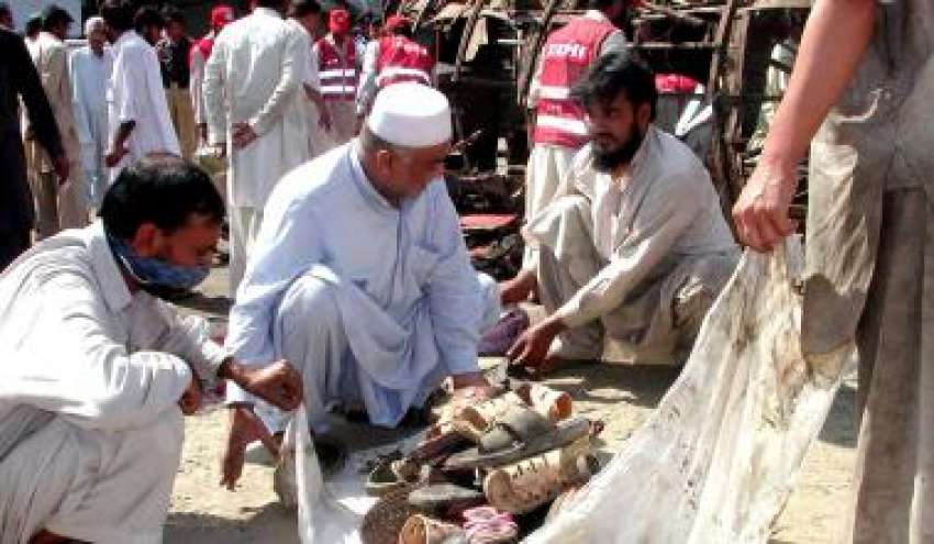 پشاور، خیبر بازار میں بم دھماکے میں جاں بحق ہونیوالے افراد ..