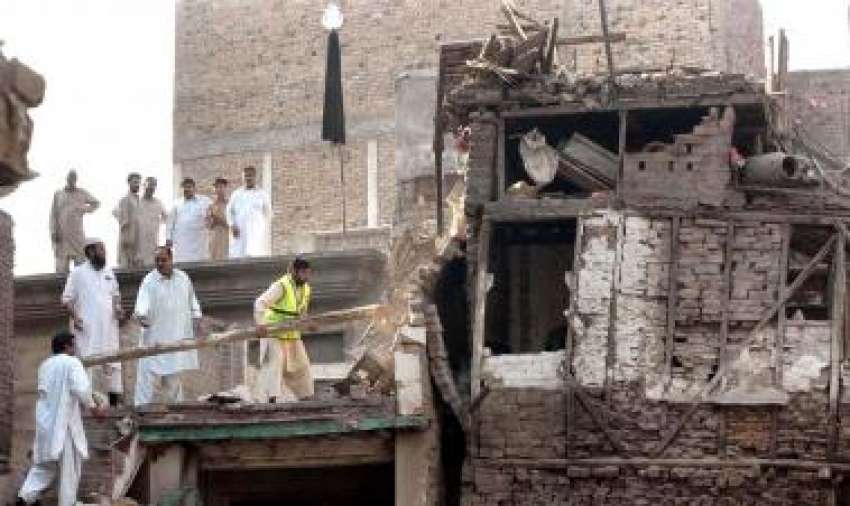 پشاور، ریسکو اہلکار مینا بازار میں‌ ہونیوالے بم دھماکے ..