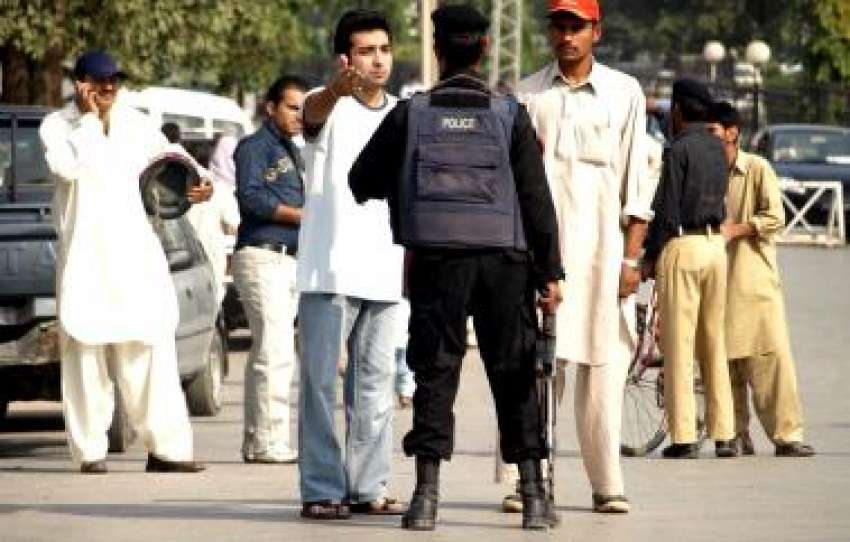 راولپنڈی، شالیمار ہوٹل کے قریب ہونیوالے بم دھماکہ کے بعد ..