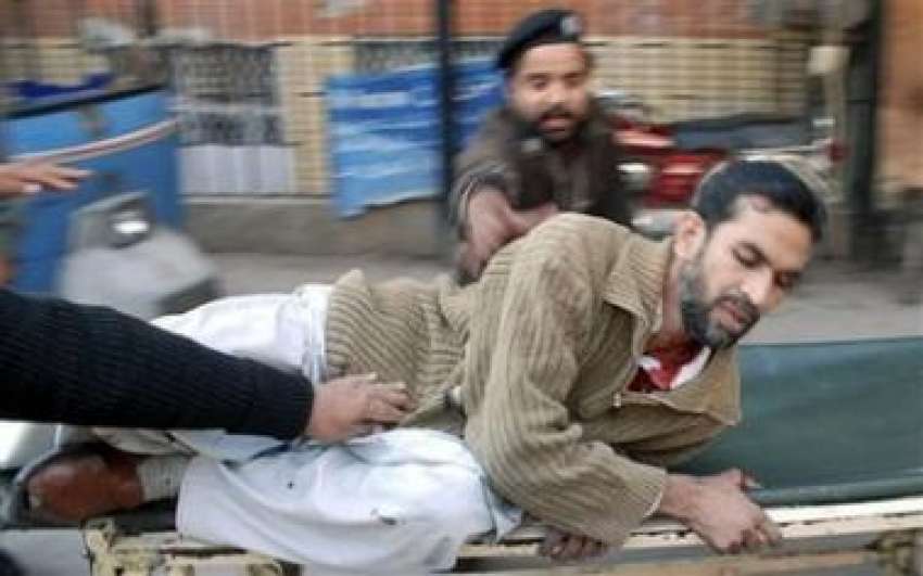 پشاور،جوڈیشل کمپلیکس کے باہر ہونیوالے خودکش حملے میں زخمی ..