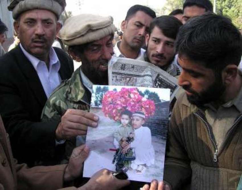 پشاور، کچہری بم دھماکے میں شہید ہونوالے کمسن لڑکے کا والد ..
