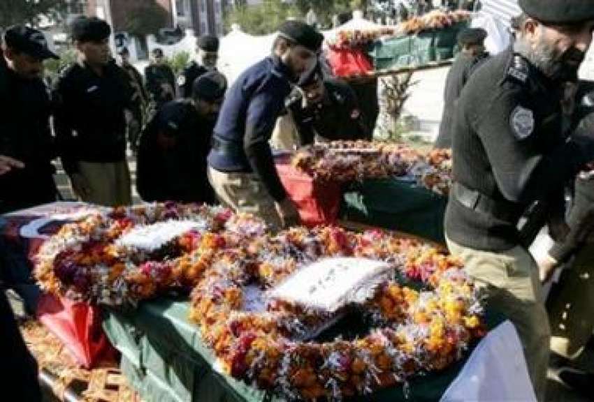 پشاور،پولیس اہلکار کل ہونیوالے خودکش حملے میں جاں‌بحق ..