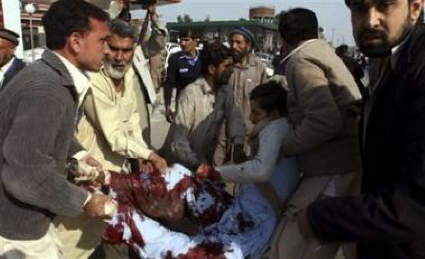 پشاور،سیشن کورٹ کے باہر ہونیوالے خودکش حملے میں زخمی شخص ..