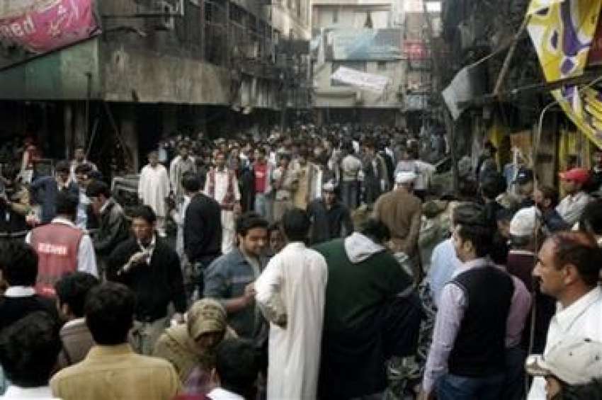 لاہور،عوام کی بڑی تعداد مون مارکیٹ میں خودکش حملوں والی ..