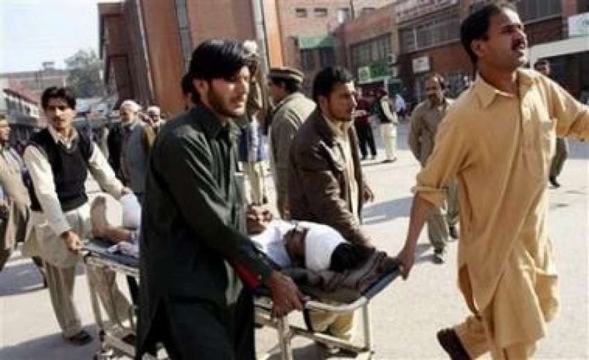 پشاور، پریس کلب کے مرکزی دروازے پر خودکش دھماکے میں زخمی ..