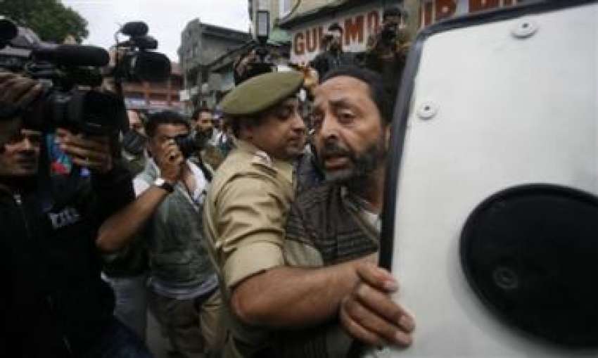 سرینگر،بھارتی پولیس حریت کانفرنس کے رہنمائوں کو احتجاج ..