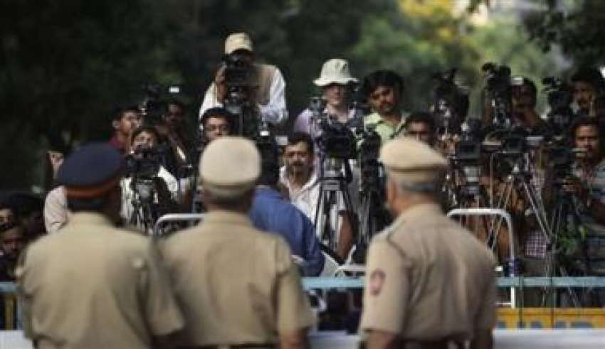 ممبئی، بھارتی عدالت کے باہر ممبئی حملوں میں اجمل قصاب کو ..