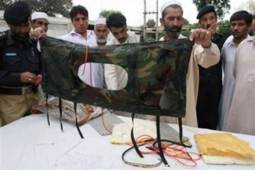 پشاور،سیکورٹی اہلکار گرفتار ہونیوالے خودکش حملہ آوروں ..