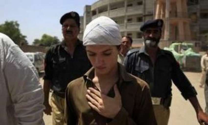 پشاور،شادی کے الزام میں گرفتار خواجہ سرا کو عدالت میں پیشی ..