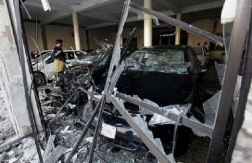 پشاور،کاروں کے شو روم میں ہونیوالے بم دھماکے سے متاثر ہونیوالی ..