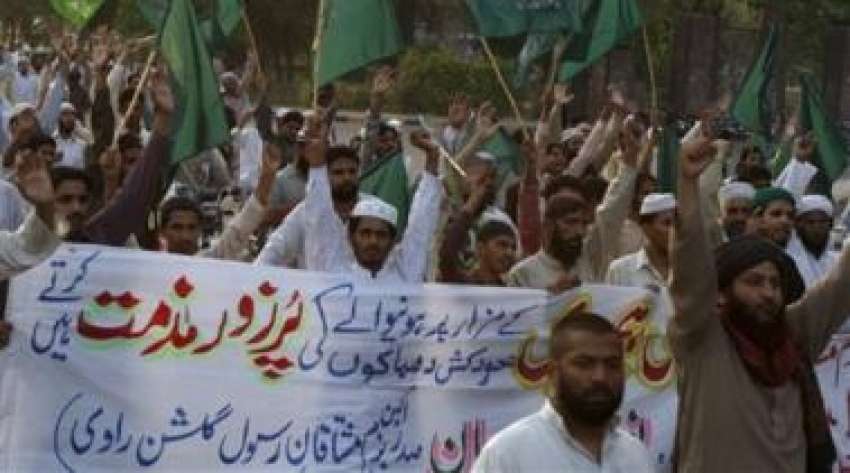لاہور،مذہبی تنظیم کے کارکن ملک میں خودکش حملوں کیخلاف احتجاجی ..