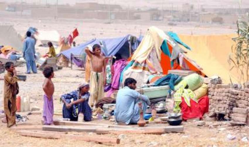 کوئٹہ، ہزار گنجی میں سندھ سے آئے سیلاب متاثرین کھلے آسمان ..