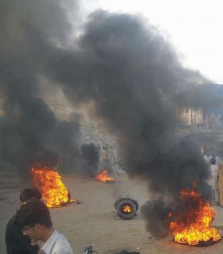 جلالپور بھٹیاں، عوام محمکہ واپڈا کیخلاف ٹائر جلا کر احتجاج ..