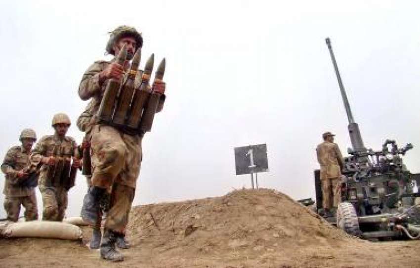 مظفر آباد، پاک فوج کے جوان جنگی مشقوں میں حصہ لے رہے ہیں۔