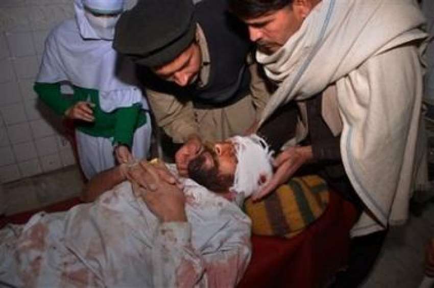 پشاور،باجوڑمیں ہونیوالے خودکش حملے میں زخمی ایک شخص کو ..