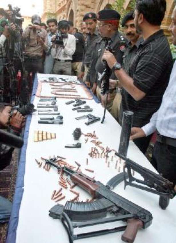 کراچی،پولیس اہلکار ٹارگٹ کلنگ میں ملوث کالعدم تنظیم کے ..