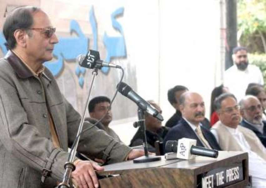 کراچی،ق لیگ کے صدر چوہدری شجاعت پریس کلب میں خطاب کر رہے ..