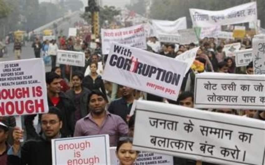 نئی دہلی،بھارتی شہری حکومتی کرپشن کیخلاف احتجاج کر رہے ..