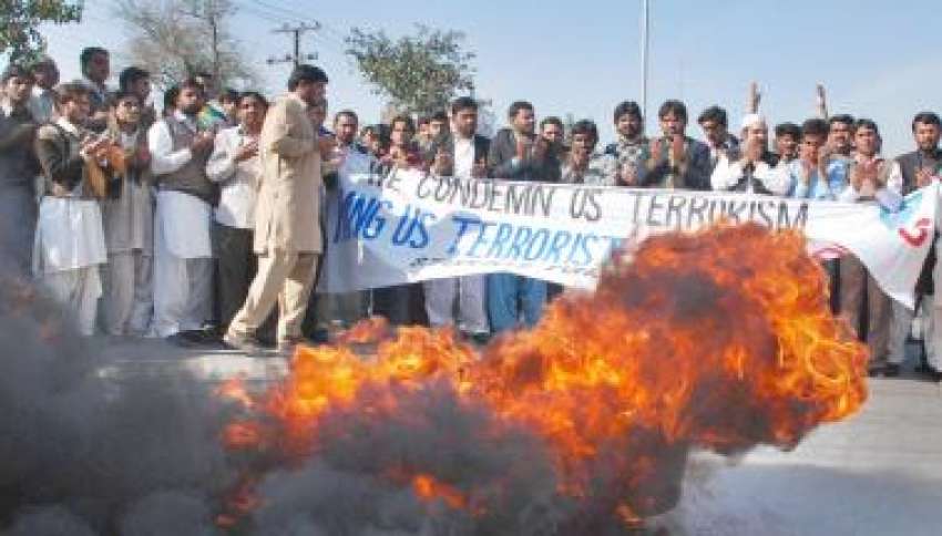 لاہور، پنجاب یونیورسٹی کے طلبا مزنگ چونگی پر احتجاجی مظاہرے ..