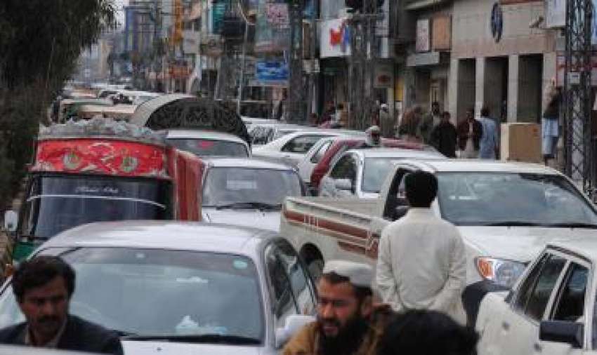 کوئٹہ، جناح روڈ پر غلط پارکنگ کی وجہ سے ٹریفک جام کا ایک ..