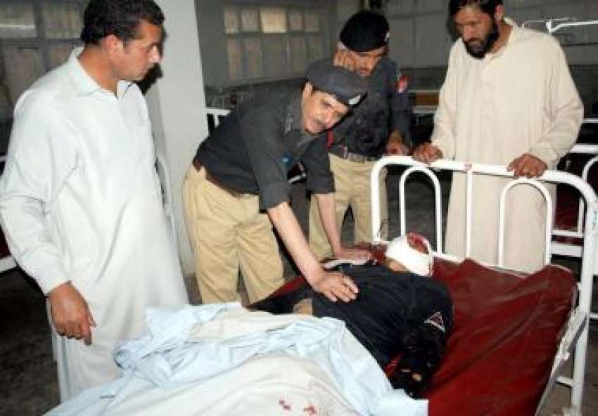 پشاور، چارسدہ بم دھماکے میں جاں بحق ہونیوالے پولیس اہلکار ..