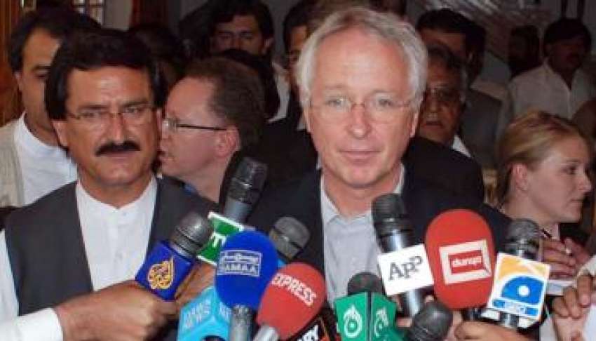 کوئٹہ، پاکستان میں متعین امریکی سفیر کیمرون منٹر صحافیوں ..