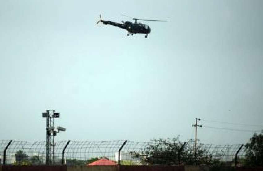 کراچی،پاکستان نیوی کا ایک ہیلی کاپٹر دہشتگردوں کے خلاف ..