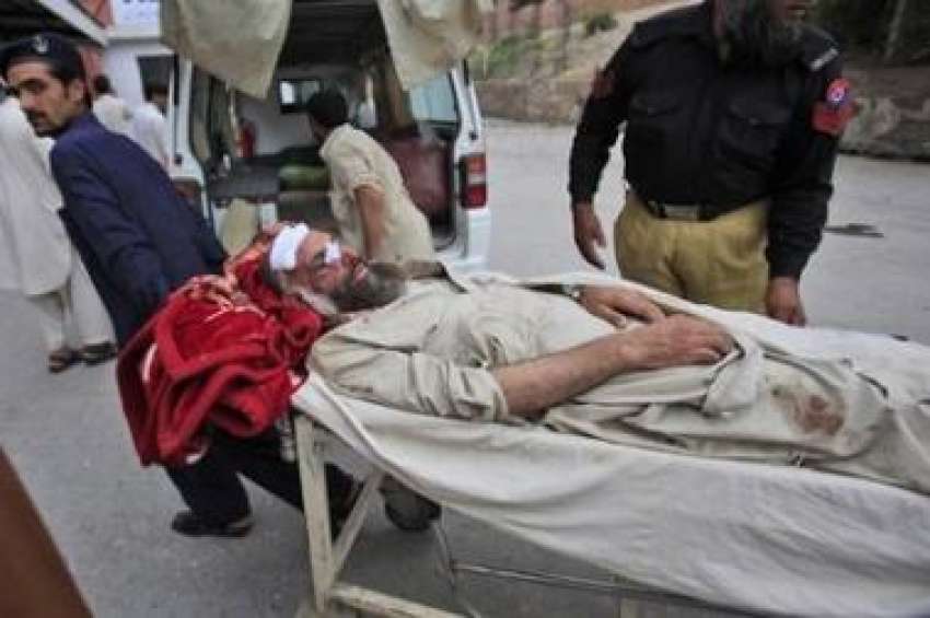 پشاور،باجوڑایجنسی خودکش حملہ میں زخمی ہونیوالے ایک شخص ..