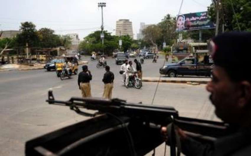 کراچی،پولیس اہلکار ٹارگٹ کلنگ کے بڑھتے ہوئے واقعات کے بعد ..