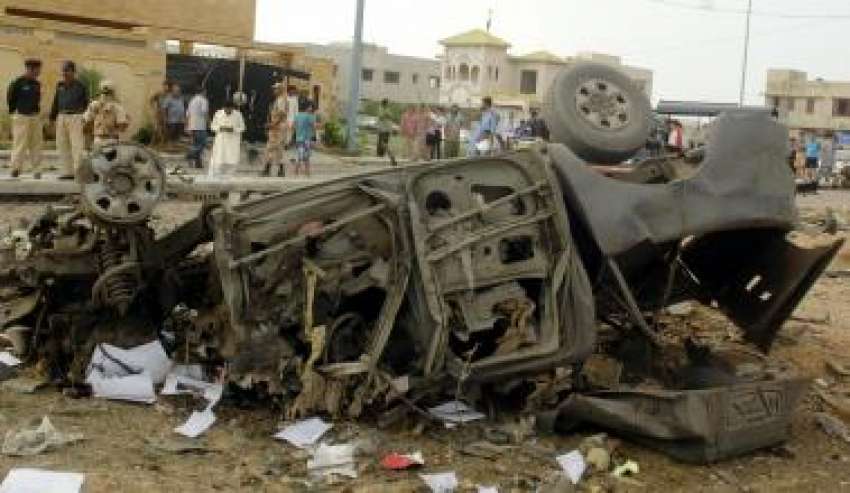 کراچی،ایس ایس پی چوہدری اسلم کے گھر کے باہر دھماکے سے کھڑی ..