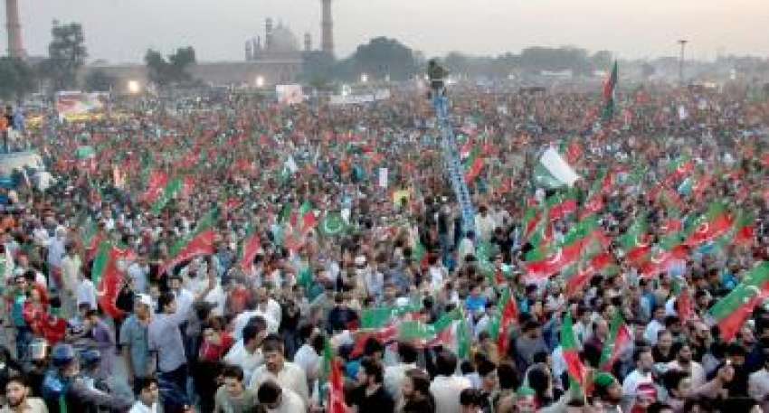 لاہور،تحریک انصاف کے مینار پاکستان پر جلسے میں ہزاروں افراد ..