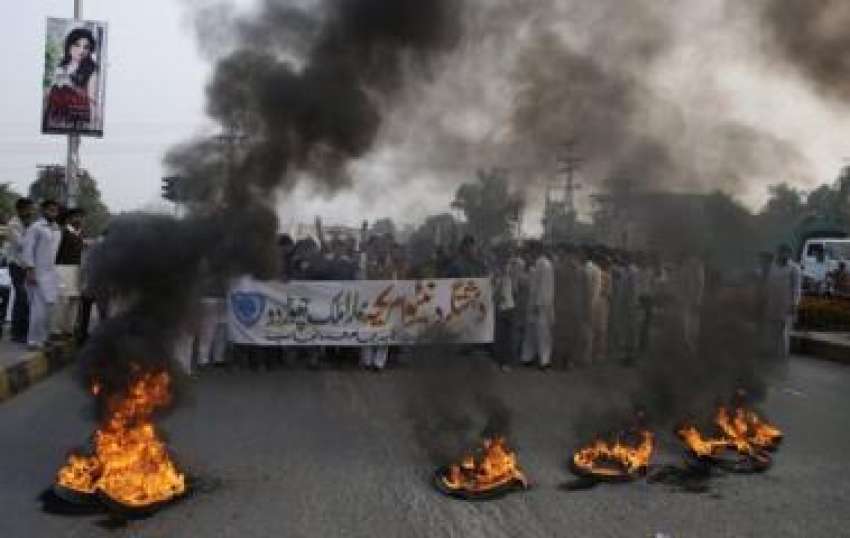 لاہور،طلبہ تنظیموں کے کارکن مہمندایجنسی میں‌ نیٹو حملے ..